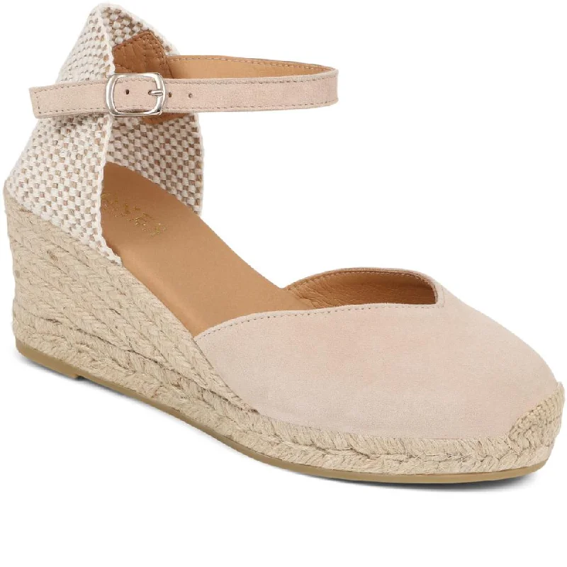 Women's Sandals with a Floral - Printed Upper in Pink for a Feminine Spring Look Women's Sandals with a Floral - Printed Upper in Pink for a Feminine Spring Look Women's Sandals with a Glitter - Coated Strap in Gold for a Sparkly Summer OutfitRosina Leather Espadrilles - ROSINA / 325 424 Women's Sandals with a Floral - Printed Upper in Pink for a Feminine Spring Look Women's Sandals with a Floral - Printed Upper in Pink for a Feminine Spring Look Women's Sandals with a Glitter - Coated Strap in Gold for a Sparkly Summer OutfitRosina Leather Espadrilles - ROSINA / 325 424