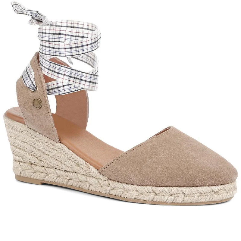 Women's Strappy Gladiator Sandals with Buckle Closures in Tan for a Boho Look Women's Strappy Gladiator Sandals with Buckle Closures in Tan for a Boho Look Women's Ankle - Strap Sandals with a Block Heel in Red for a Sophisticated StyleWhitney Leather Wedge Sandals - BARBR35515 / 321 403 Women's Strappy Gladiator Sandals with Buckle Closures in Tan for a Boho Look Women's Strappy Gladiator Sandals with Buckle Closures in Tan for a Boho Look Women's Ankle - Strap Sandals with a Block Heel in Red for a Sophisticated StyleWhitney Leather Wedge Sandals - BARBR35515 / 321 403