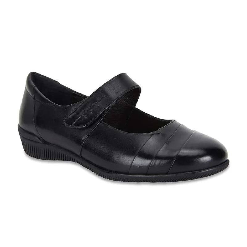 Women's Metallic Foil - Finish Ballet Flats in Gold for a Glamorous Night Out Winston Flat in Black Leather Women's Metallic Foil - Finish Ballet Flats in Gold for a Glamorous Night Out Winston Flat in Black Leather