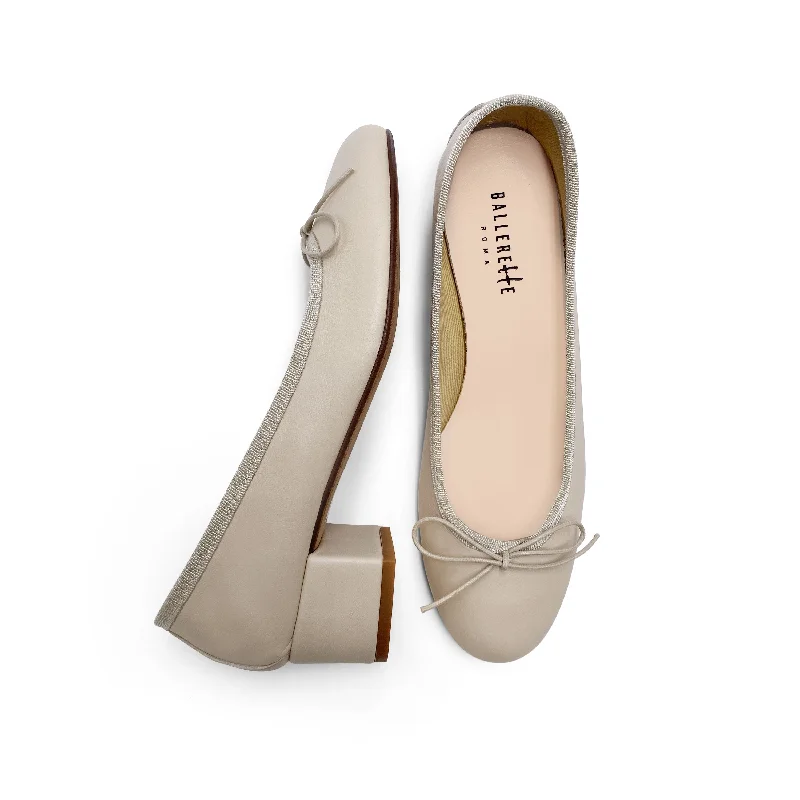Women's Embroidered Floral Pattern Ballet Flats in White for a Spring - Inspired Outfit Beige leather ballet flats with heel Women's Embroidered Floral Pattern Ballet Flats in White for a Spring - Inspired Outfit Beige leather ballet flats with heel