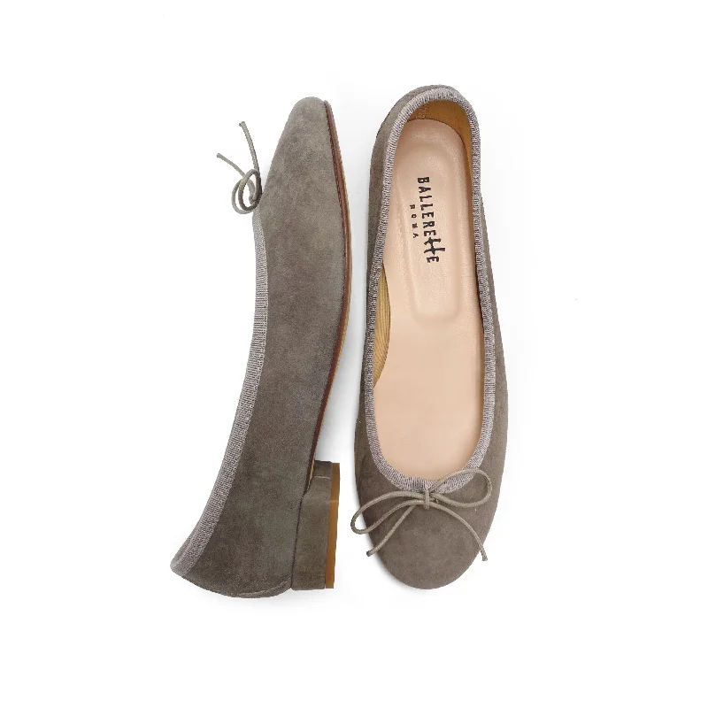 Women's Patent Leather Ballet Flats with Bow Detail in Black for a Classic Look Taupe suede medium heel ballet flats Women's Patent Leather Ballet Flats with Bow Detail in Black for a Classic Look Taupe suede medium heel ballet flats