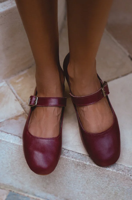 Women's Patent Leather Ballet Flats with Bow Detail in Black for a Classic Look Belle Rose Round Toe Leather Flats Women's Patent Leather Ballet Flats with Bow Detail in Black for a Classic Look Belle Rose Round Toe Leather Flats