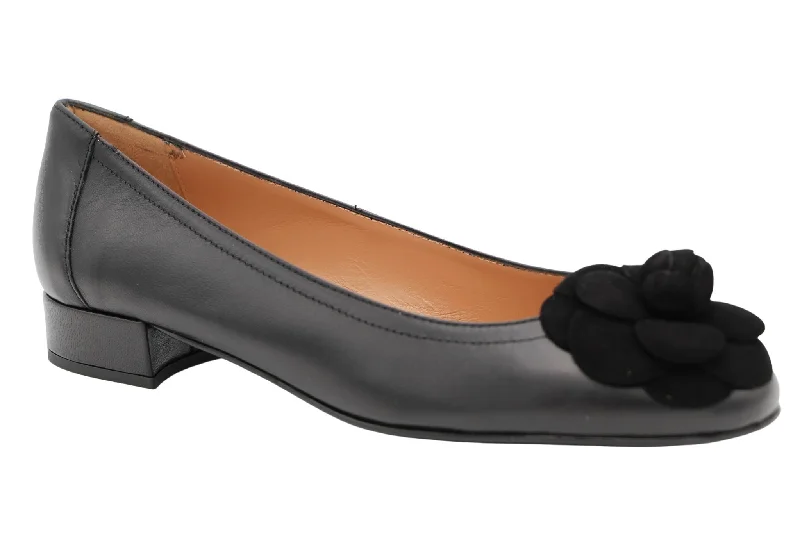Women's Patent Leather Ballet Flats with Bow Detail in Black for a Classic Look Fabucci Black leather Ballet Flat with Flower Women's Patent Leather Ballet Flats with Bow Detail in Black for a Classic Look Fabucci Black leather Ballet Flat with Flower