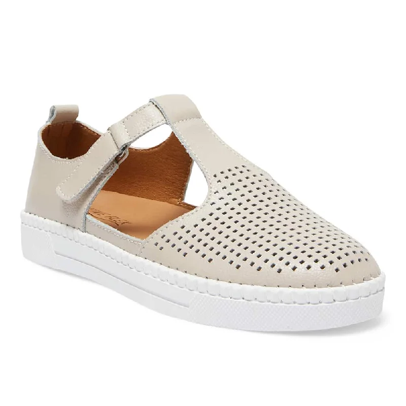 Women's Patent Leather Ballet Flats with Bow Detail in Black for a Classic Look Ricky Flat in Taupe Leather Women's Patent Leather Ballet Flats with Bow Detail in Black for a Classic Look Ricky Flat in Taupe Leather