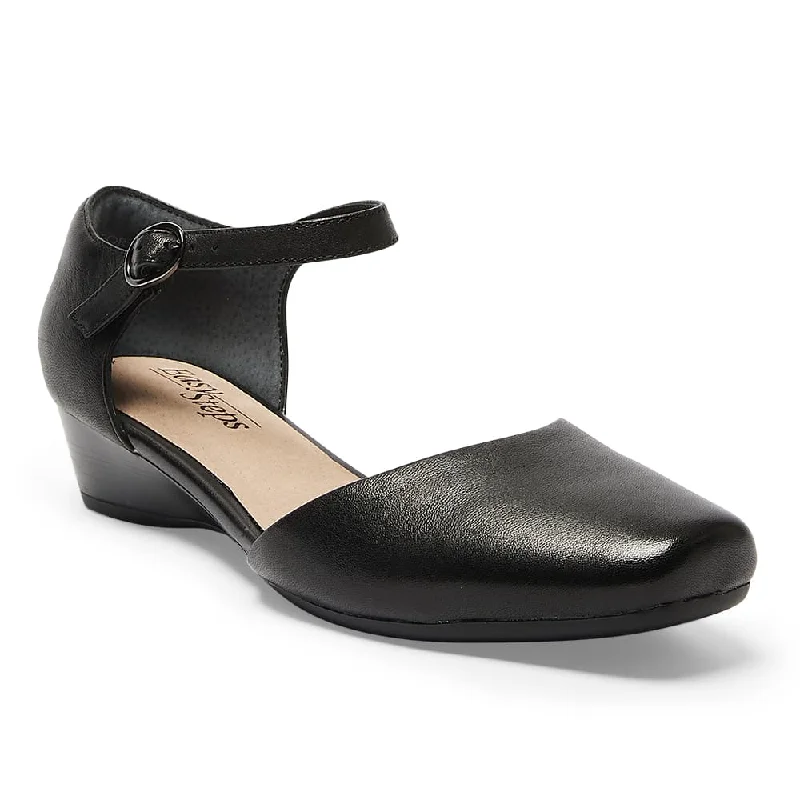 Women's Patent Leather Ballet Flats with Bow Detail in Black for a Classic Look Sequel Flat in Black Leather Women's Patent Leather Ballet Flats with Bow Detail in Black for a Classic Look Sequel Flat in Black Leather
