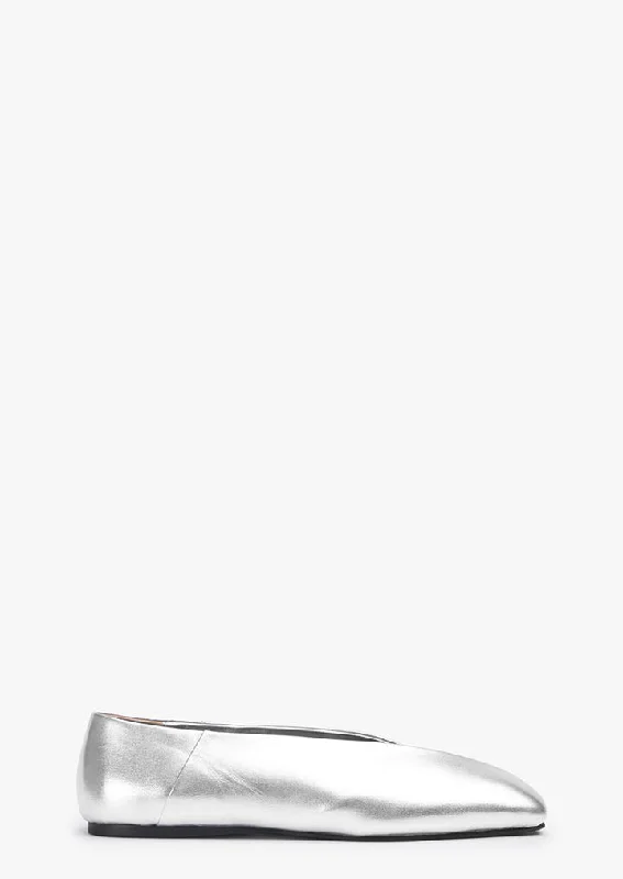 Women's Embroidered Floral Pattern Ballet Flats in White for a Spring - Inspired Outfit Hanna Silver Nappa Metallic Women's Embroidered Floral Pattern Ballet Flats in White for a Spring - Inspired Outfit Hanna Silver Nappa Metallic