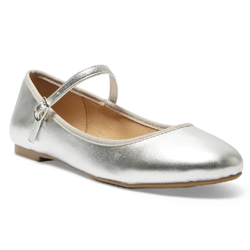 Women's Embroidered Floral Pattern Ballet Flats in White for a Spring - Inspired Outfit Sweet Flat in Silver Metallic Women's Embroidered Floral Pattern Ballet Flats in White for a Spring - Inspired Outfit Sweet Flat in Silver Metallic