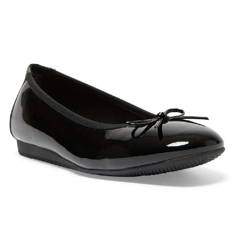 Women's Geometric - Patterned Ballet Flats in Multicolor for a Fashion - Forward Look Belamy Flat in Black Patent