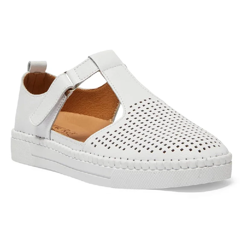 Women's Tassel - Trimmed Ballet Flats in Olive Green for a Trendy Twist Ricky Flat in White Leather Women's Tassel - Trimmed Ballet Flats in Olive Green for a Trendy Twist Ricky Flat in White Leather