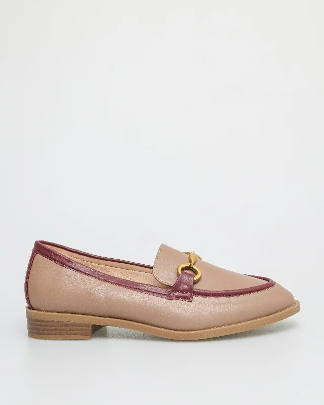 Women's Bow - Embellished Loafers in Red for a Feminine Touch Tomaz FL038 Ladies Gold Horsebits Loafers (Beige) Women's Bow - Embellished Loafers in Red for a Feminine Touch Tomaz FL038 Ladies Gold Horsebits Loafers (Beige)