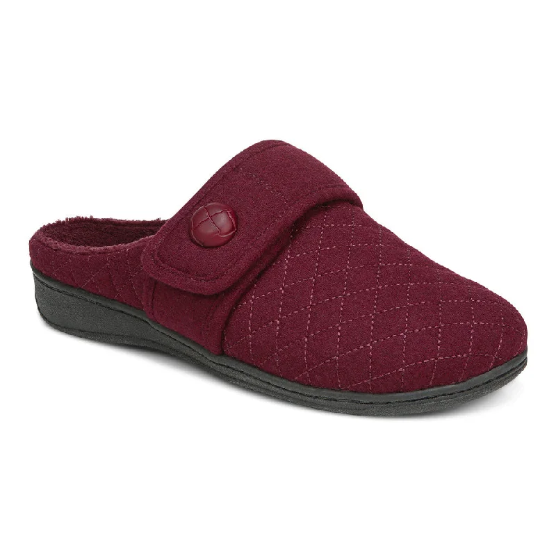 Women's Leather Slippers with a Hand - Stitched Design in Burgundy for Durability Carlin - Wine Women's Leather Slippers with a Hand - Stitched Design in Burgundy for Durability Carlin - Wine
