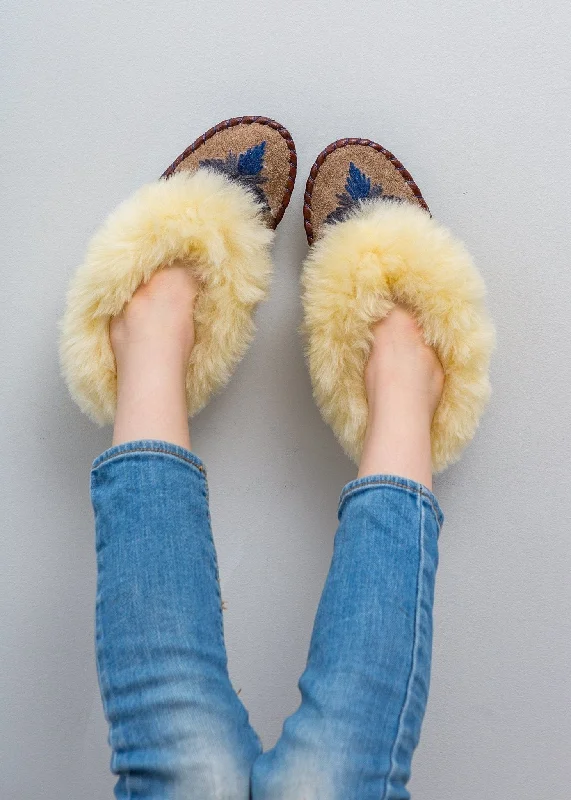 Women's Slippers with a Built - in Heel in Black for a Slightly Elevated Look Children's Sheepskin Moccasins – Midnight Women's Slippers with a Built - in Heel in Black for a Slightly Elevated Look Children's Sheepskin Moccasins – Midnight