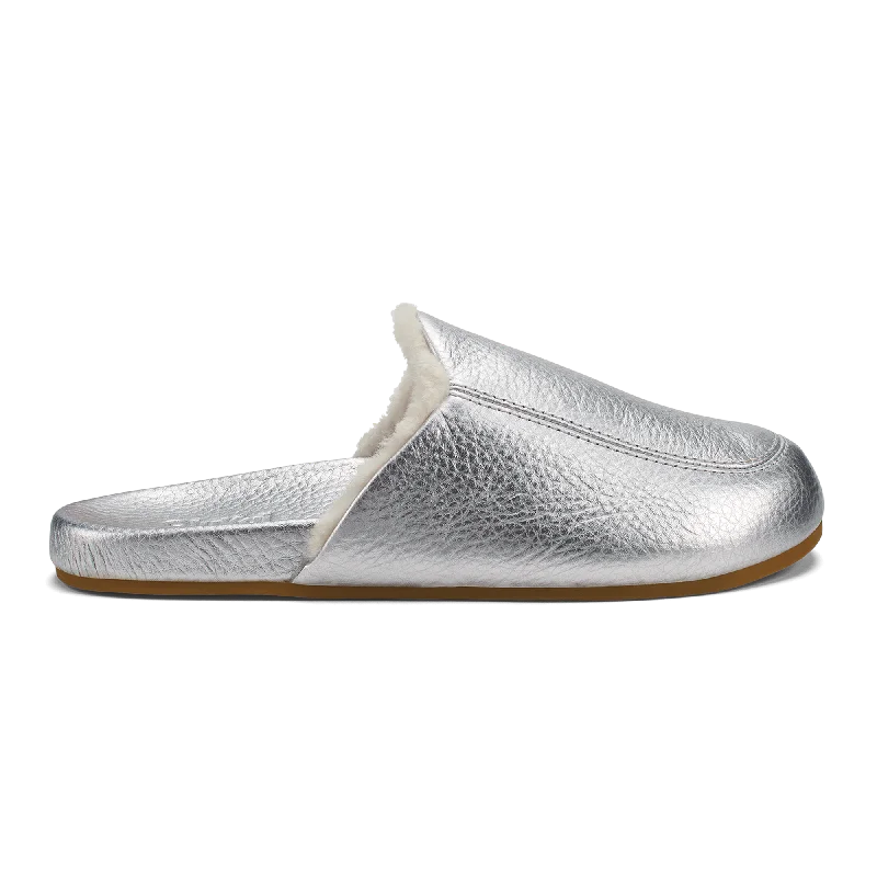 Women's Backless Slippers with a Furry Trim in Light Pink for a Cute and Casual Look Kōnea - Silver Women's Backless Slippers with a Furry Trim in Light Pink for a Cute and Casual Look Kōnea - Silver