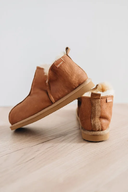 Women's Shearling Lined Slippers with a Fleece Upper in Tan for Ultimate Warmth ANNIE Shepherd of Sweden Women's Sheepskin Slippers with Sole Women's Shearling Lined Slippers with a Fleece Upper in Tan for Ultimate Warmth ANNIE Shepherd of Sweden Women's Sheepskin Slippers with Sole