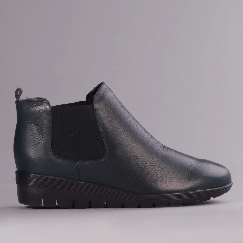 women's ankle boots with round toe Chelsea Ankle Boot in Navy - 12452