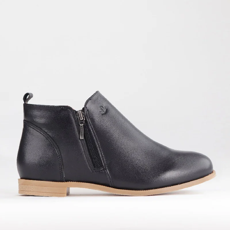women's waterproof ankle boots Flat Ankle Boot in Black - 12471